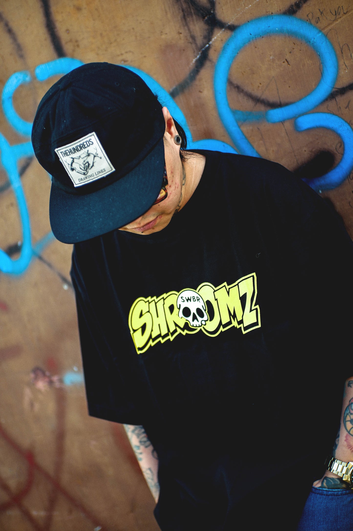 SB X SHRMZ LOGO T-SHIRT