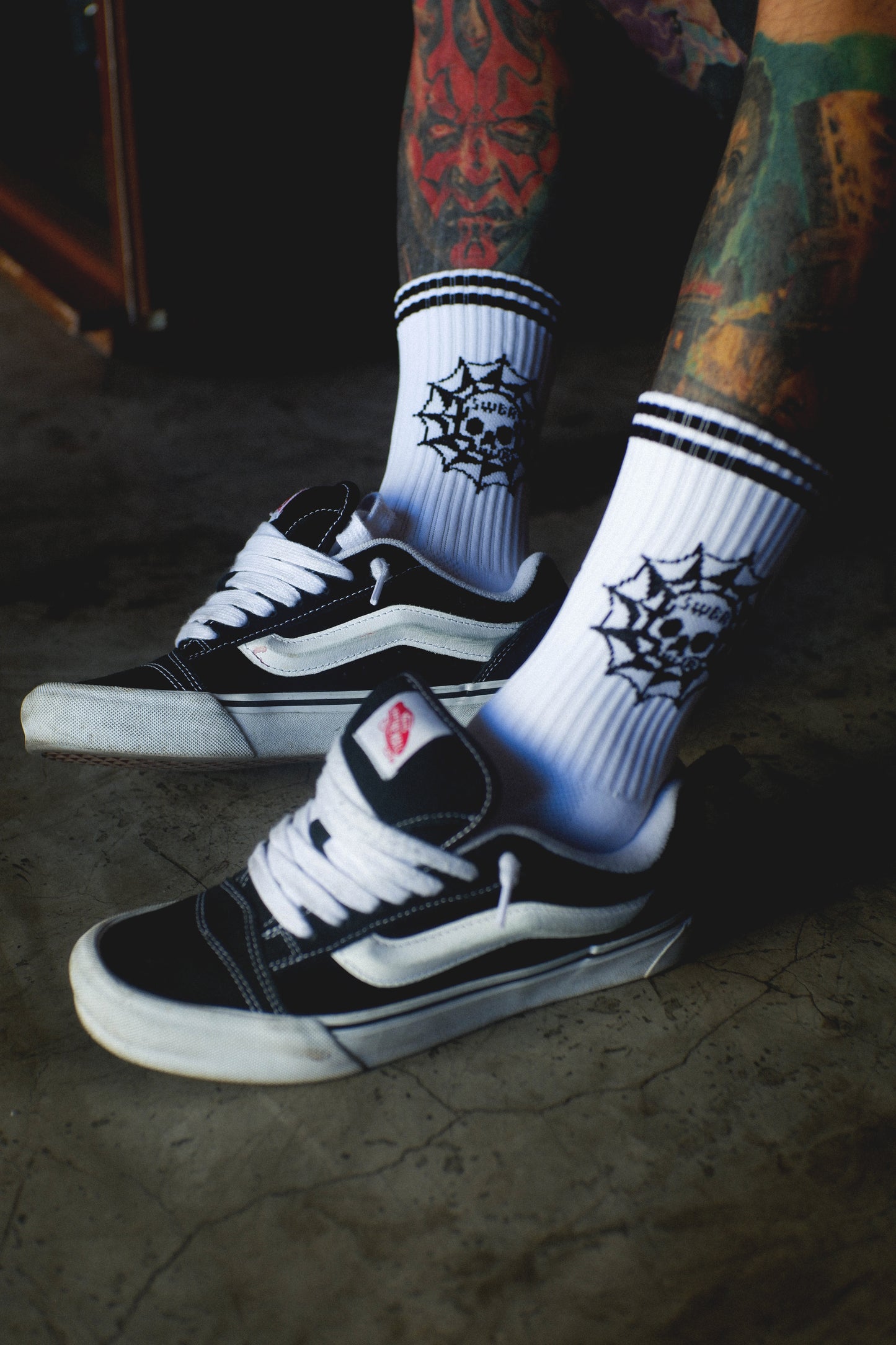 ARACHNIA STRIPE (WHITE) CREW SOCKS