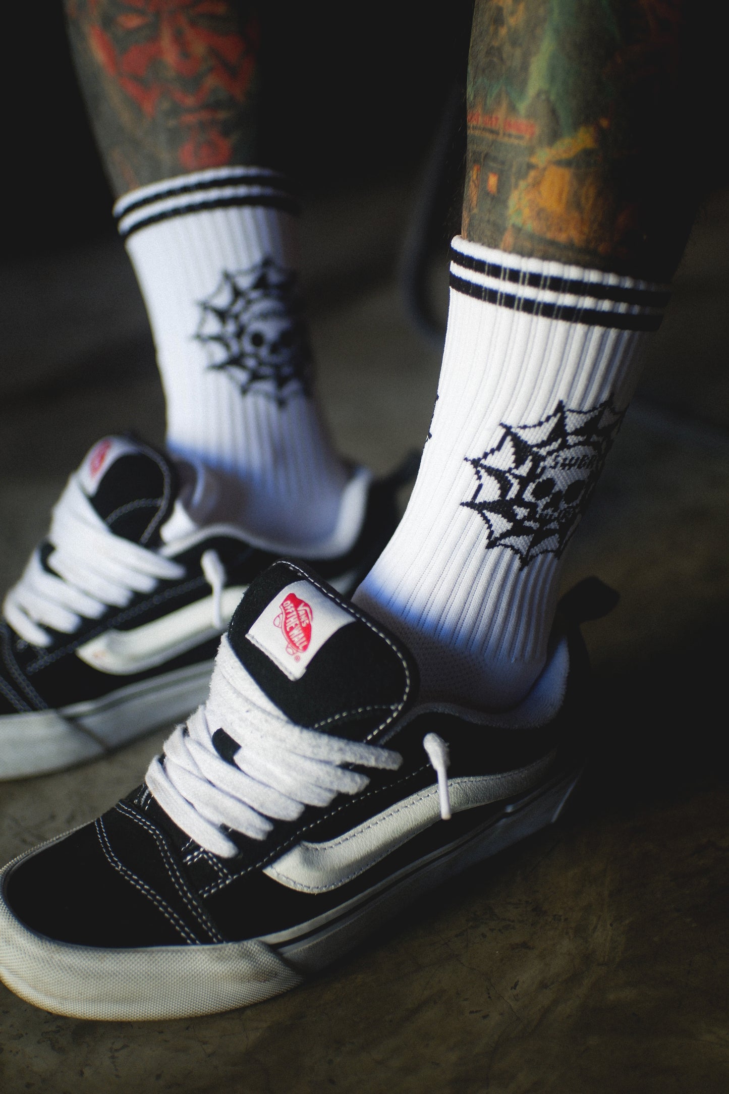 ARACHNIA STRIPE (WHITE) CREW SOCKS