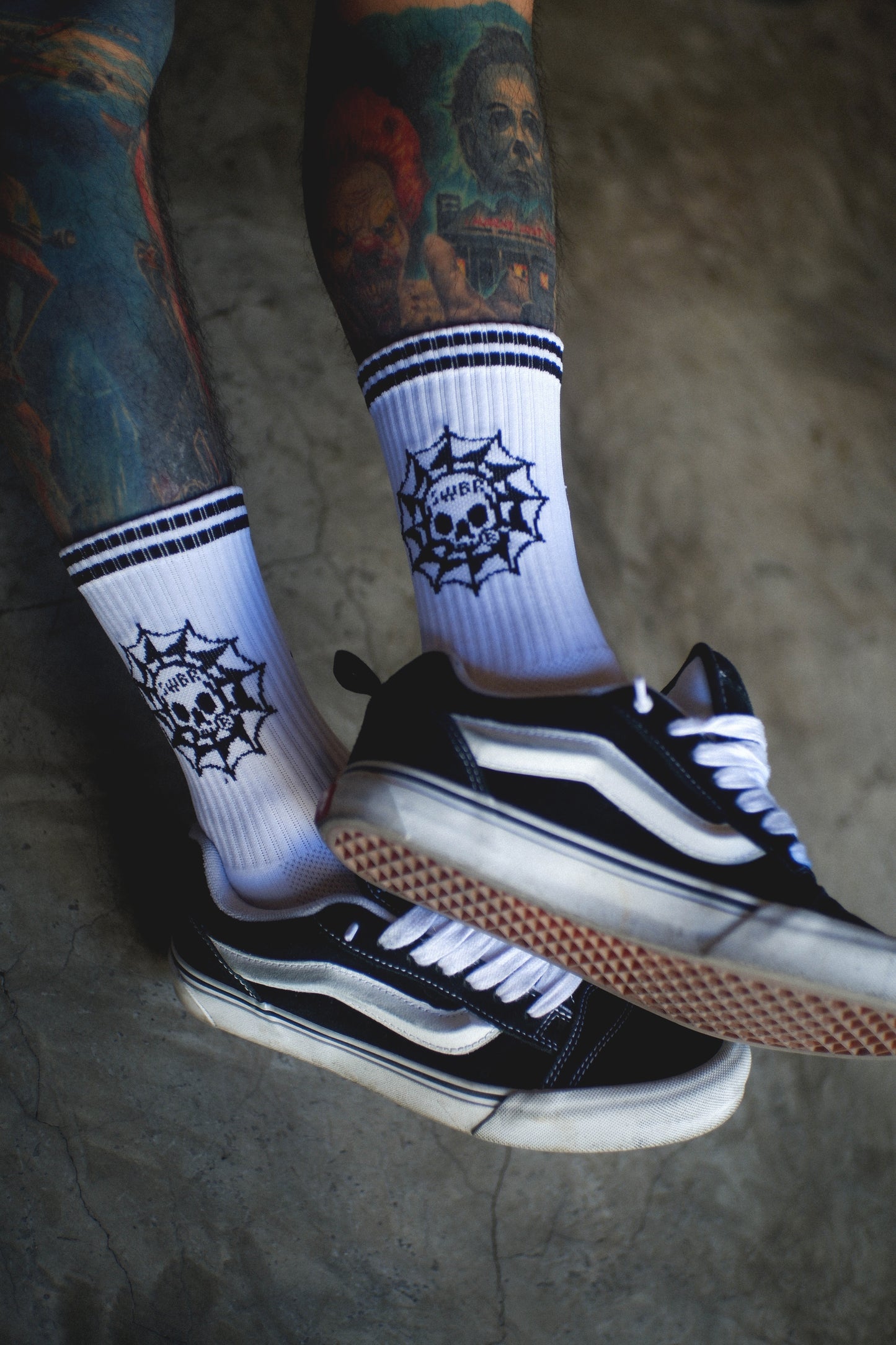 ARACHNIA STRIPE (WHITE) CREW SOCKS