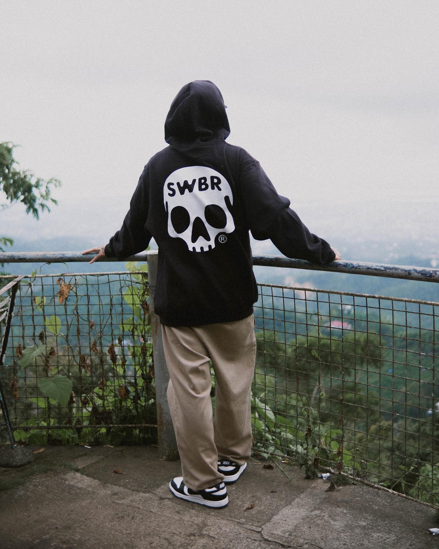 SKULLY PULLOVER HOODIE