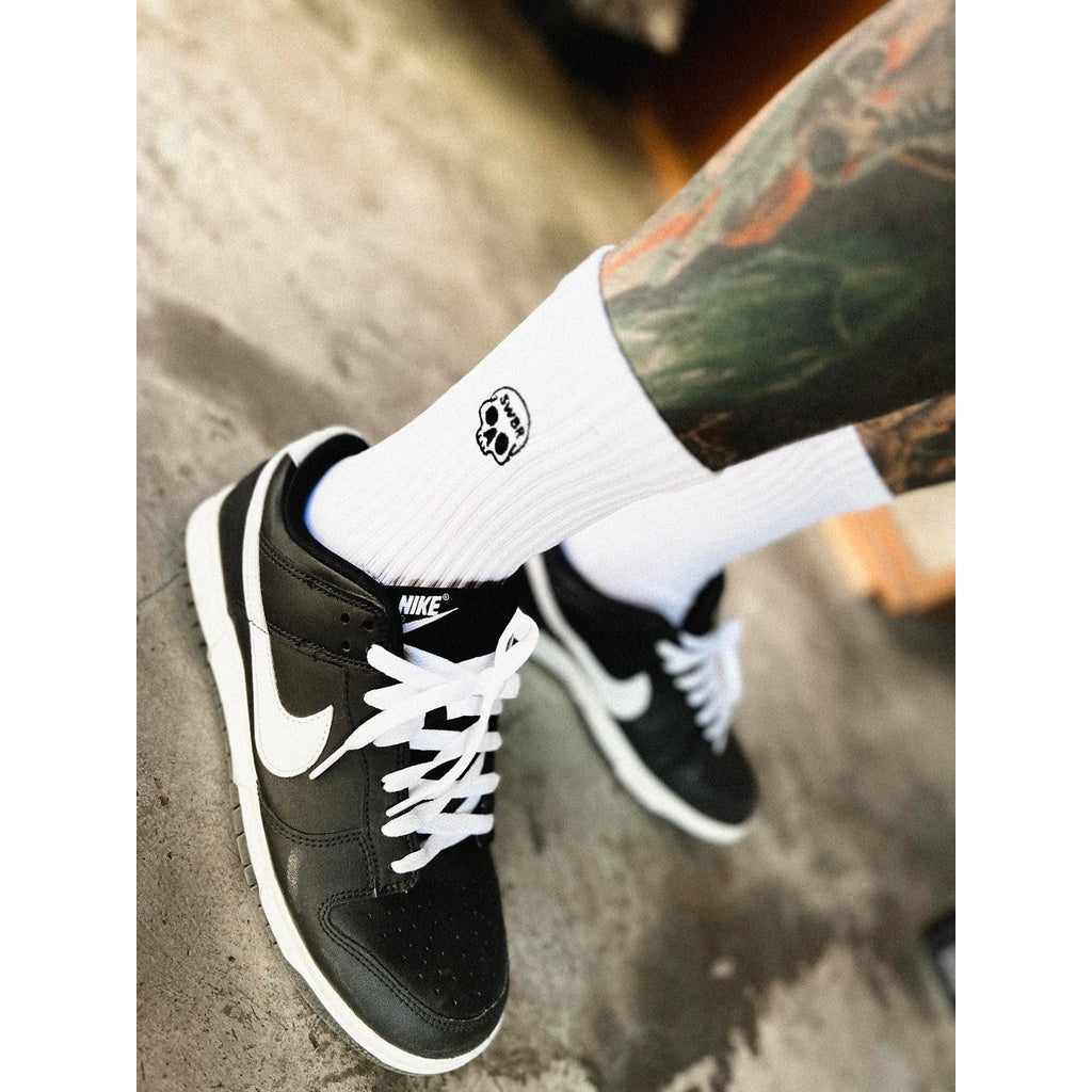 SKULLY BASIC (WHITE) CREW SOCKS